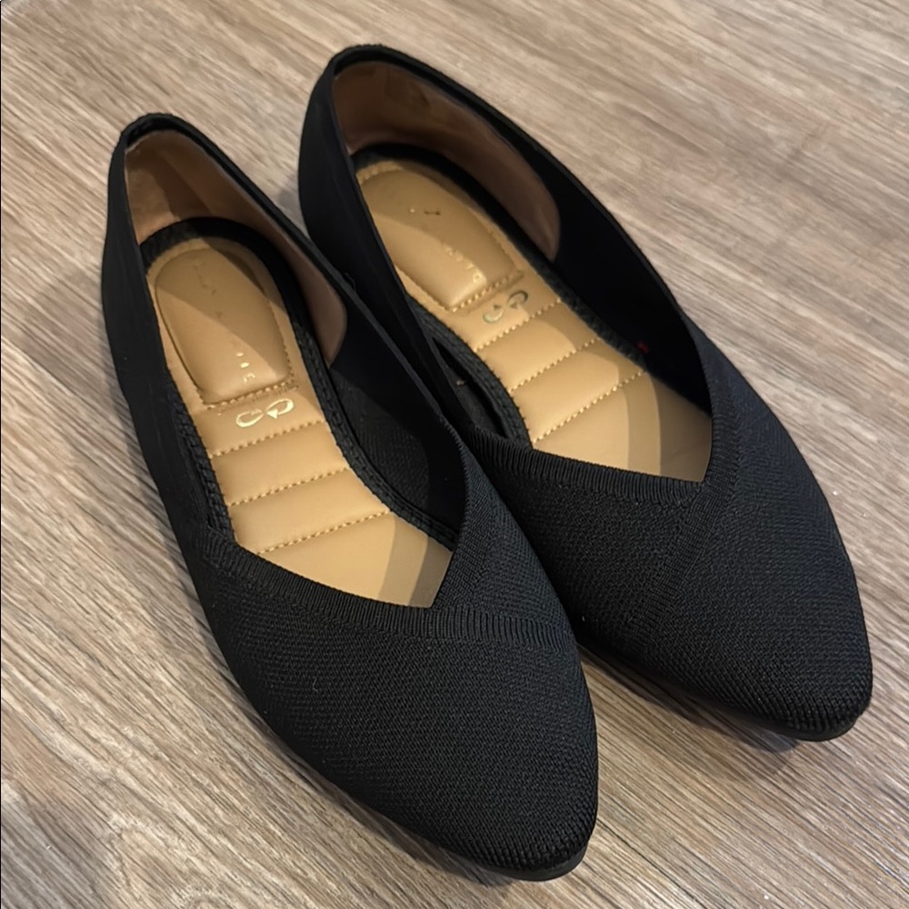 Black Women's Flats